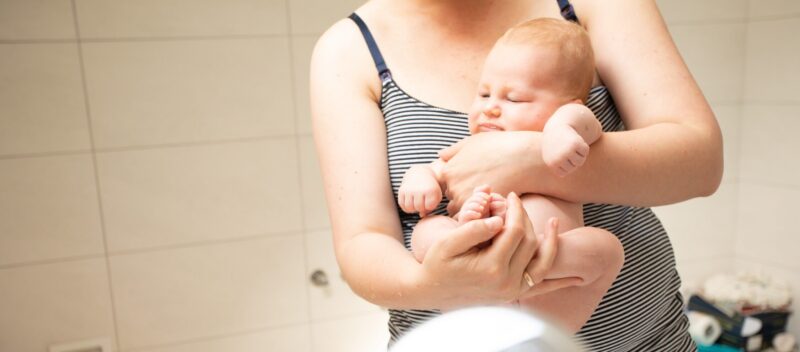 Висаджування: як допомогти немовляті з туалетом?